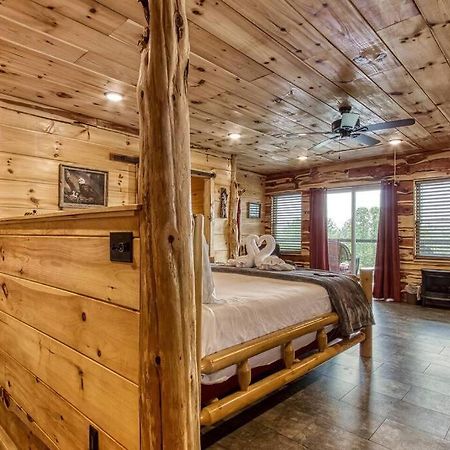 فيلا The Log Castle~Stunning Mountain Views~Hot Tub سيفيرفيل المظهر الخارجي الصورة