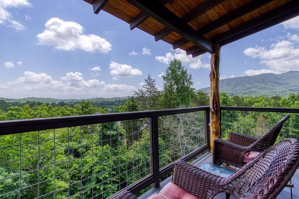 فيلا The Log Castle~Stunning Mountain Views~Hot Tub سيفيرفيل المظهر الخارجي الصورة