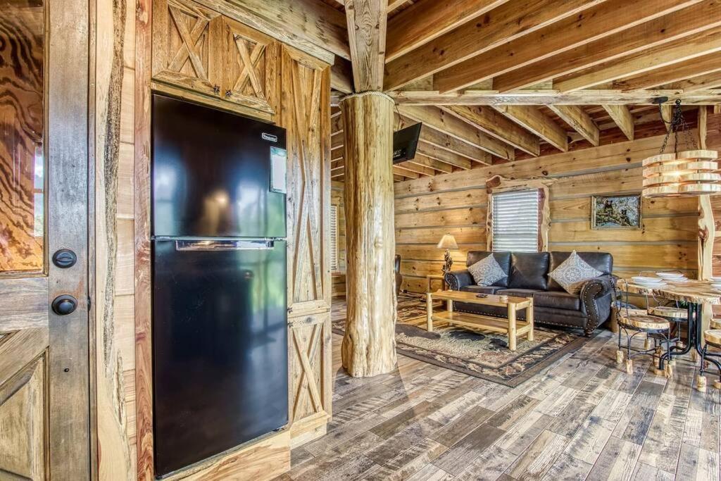 فيلا The Log Castle~Stunning Mountain Views~Hot Tub سيفيرفيل المظهر الخارجي الصورة