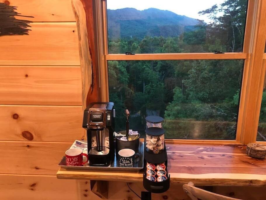 فيلا The Log Castle~Stunning Mountain Views~Hot Tub سيفيرفيل المظهر الخارجي الصورة