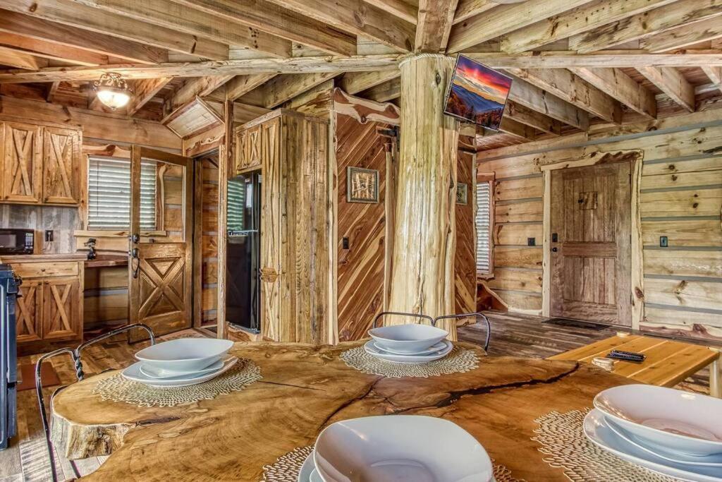 فيلا The Log Castle~Stunning Mountain Views~Hot Tub سيفيرفيل المظهر الخارجي الصورة