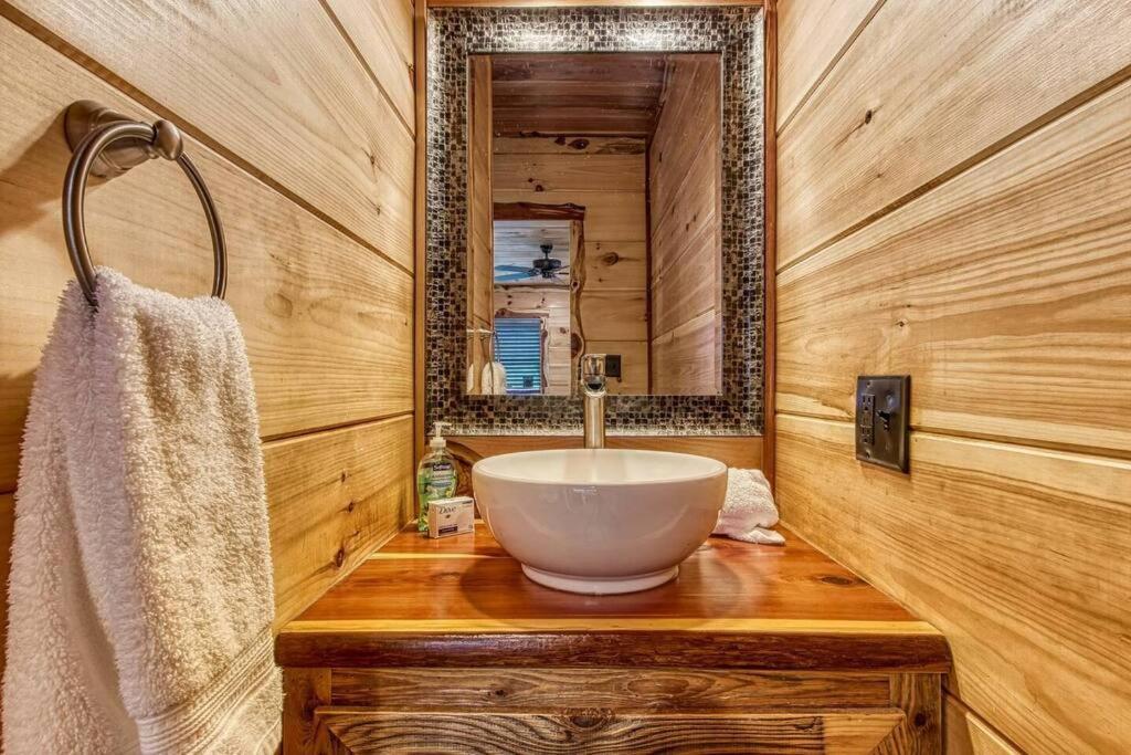 فيلا The Log Castle~Stunning Mountain Views~Hot Tub سيفيرفيل المظهر الخارجي الصورة