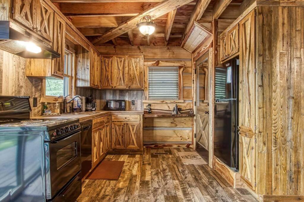 فيلا The Log Castle~Stunning Mountain Views~Hot Tub سيفيرفيل المظهر الخارجي الصورة